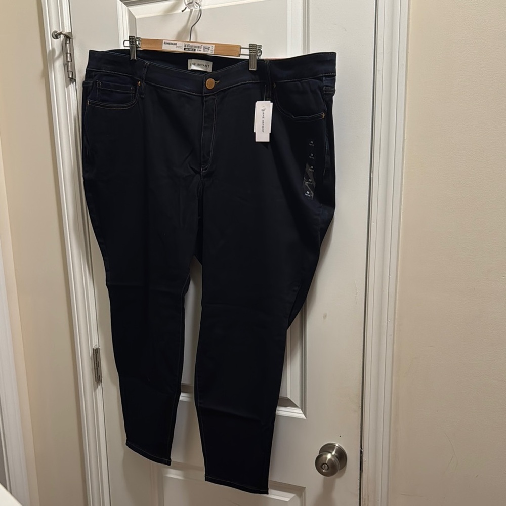 COPY - NWT dark wash lane Bryant signature fit mid-rise skinny jean. Size 28p